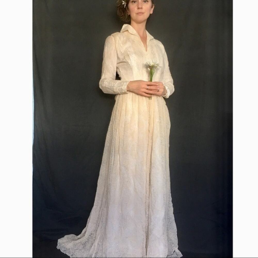 Vintage 1930s Lace Long-Sleeve Ivory Wedding Dress Victorian Bridal Gown Size XS